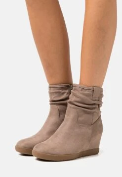 Anna Field WINTER BOOT - Botki Na Koturnie - Taupe