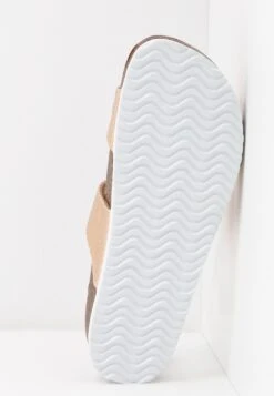 Anna Field Kapcie - Rose Gold 13 Anna Field Kapcie - Rose Gold -Anna Field 97a2aa3793284303a1a2c96beea9f9ee